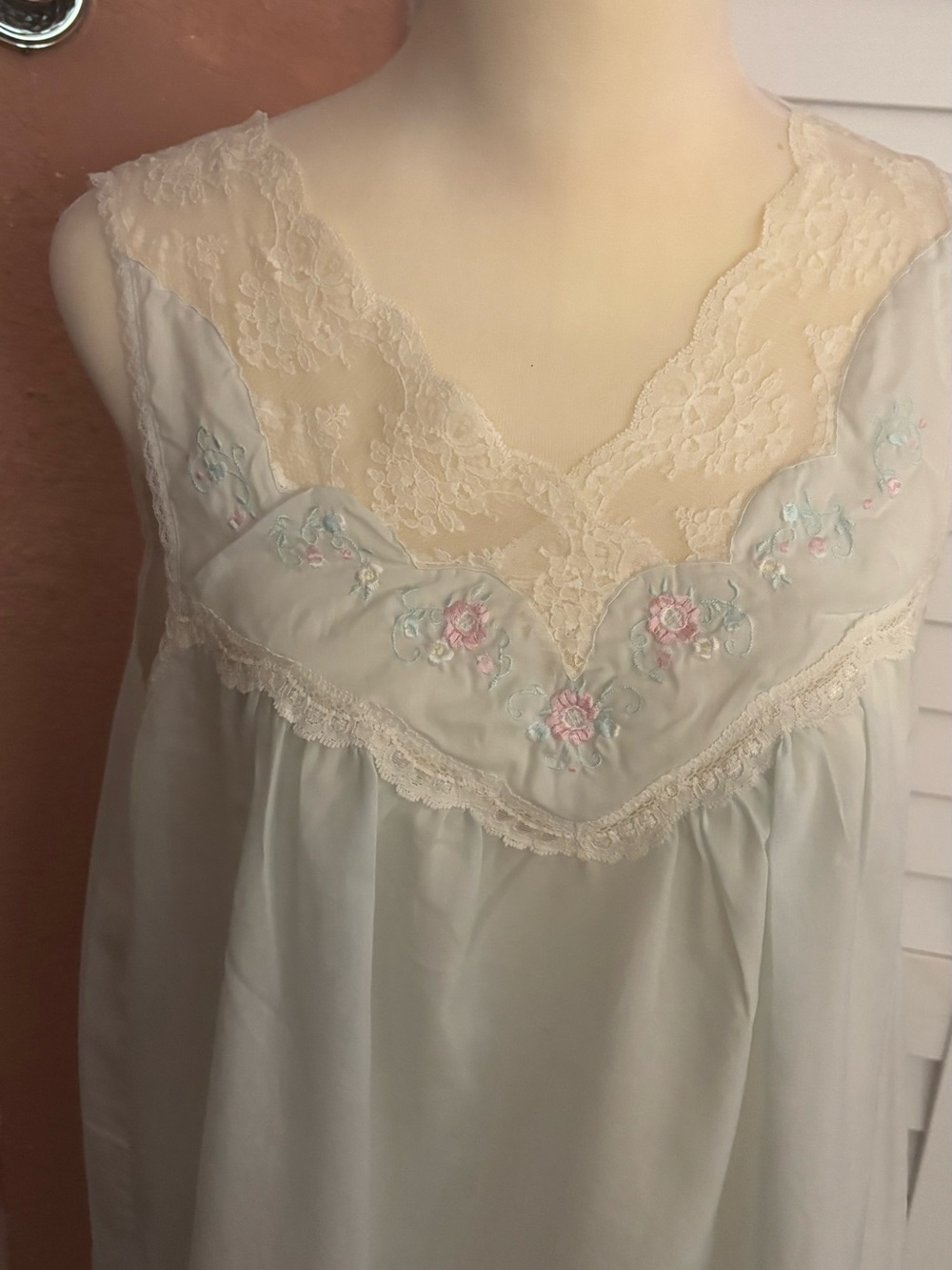Lace-Yoke Embroidered Chemise in Cream and Light Mint
